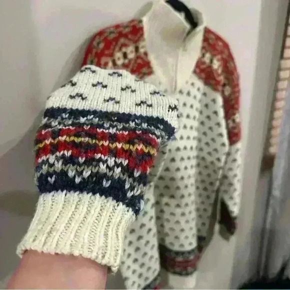 Liz Wear Women’s Sweater. Great Holiday Look. size medium. - Picture 3 of 12